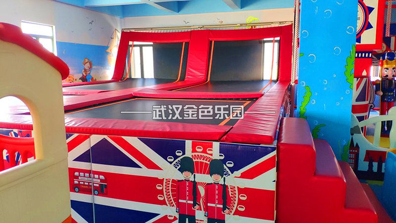 兒童蹦床