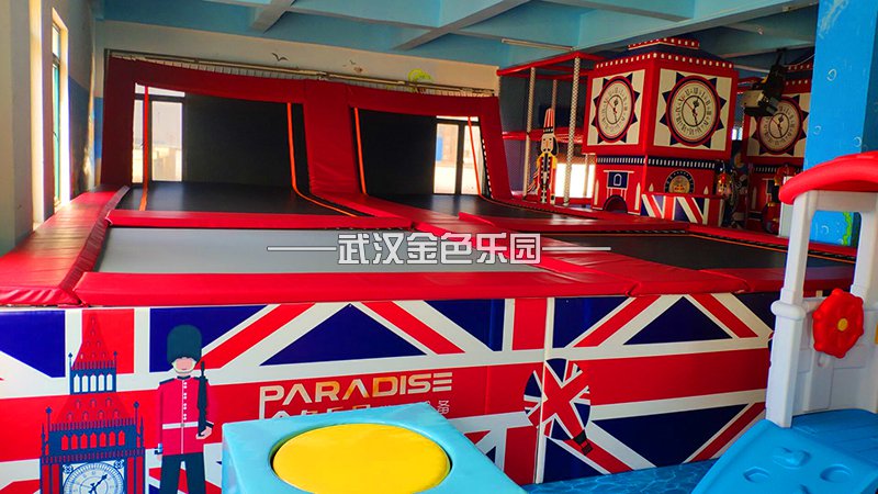 兒童蹦床